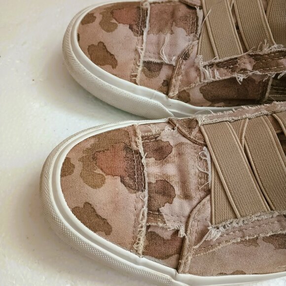 Blowfish Marley Camo Patchwork Sneaker 8 Distressed Beige Canvas Slip On Shoes - Picture 3 of 10